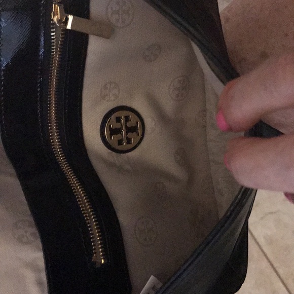 Tory birch envelope style shoulder bag - Picture 3 of 5